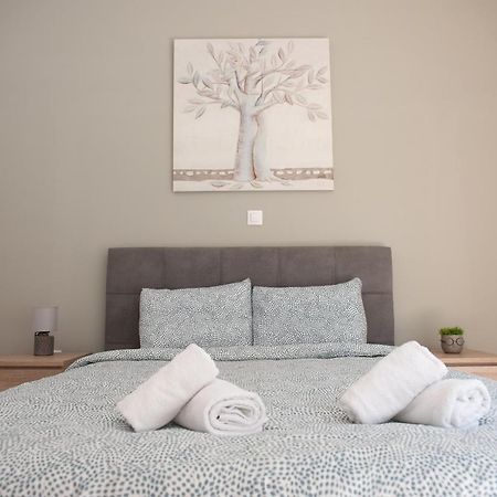 Newly Renovated Flat 500M From Subway Station Appartement Athene Buitenkant foto