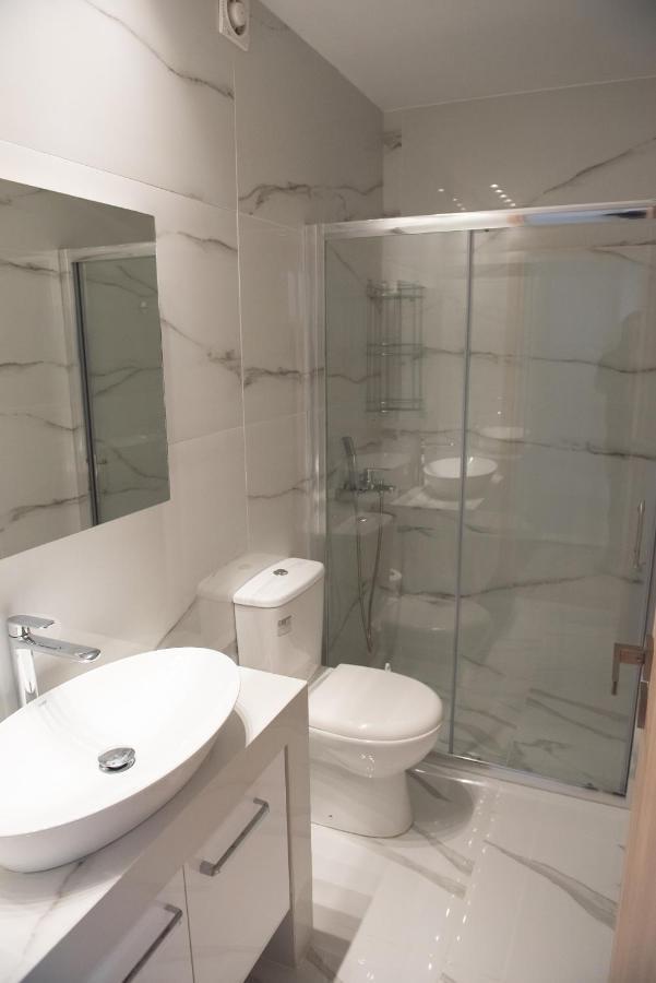 Newly Renovated Flat 500M From Subway Station Appartement Athene Buitenkant foto