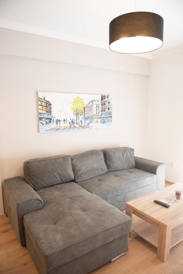 Newly Renovated Flat 500M From Subway Station Appartement Athene Buitenkant foto